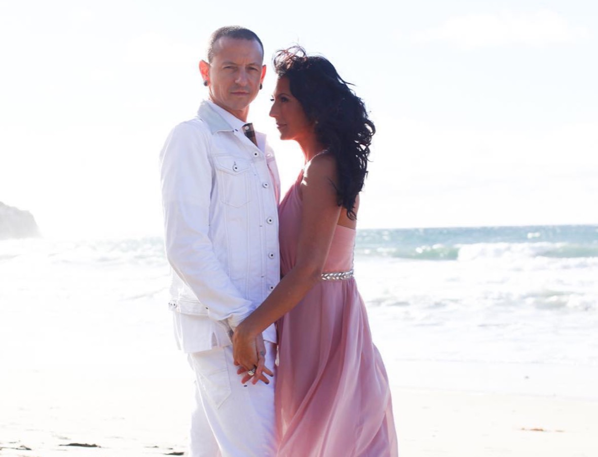 Вдова Честера Беннингтона