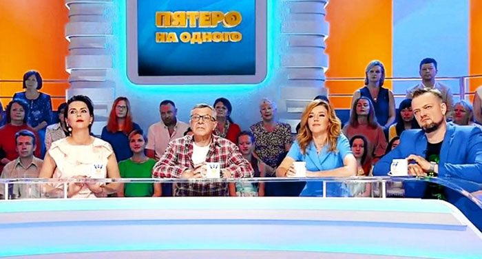 Ольга Шелест, Андрей Ургант и Александр Пушной - постоянные участники телешоу (на кадре из передачи они с певицей Юлианной Карауловой)