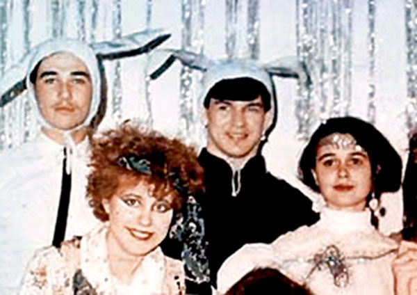 Все праздники в юности Анастасия (справа) и Сергей Чукарев (слева) справляли вместе (1986 г.)