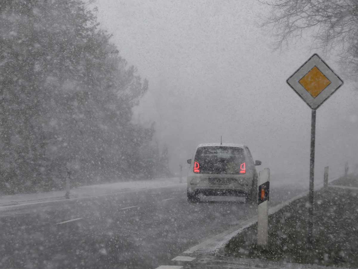 Прогноз погоды: конфликты циклонов существенно подпортят эту осень
