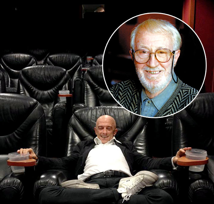 Эдуард Бояков считает Зиновия Корогодского (в очках) своим учителем. Зиновий Яковлевич с 1962 по 1986 г. возглавлял Ленинградский ТЮЗ, поставил там множество успешных спектаклей, а потом был обвинен в изнасиловании рабочего сцены и вынужденно оставил свой пост