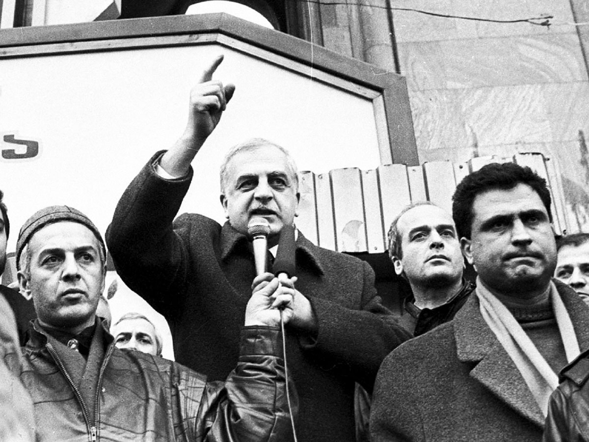 Нацистские лозунги президента Звиада Гамсахурдии спровоцировали сепаратизм