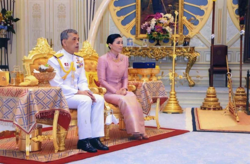 Король Таиланда с женой Сутхидой