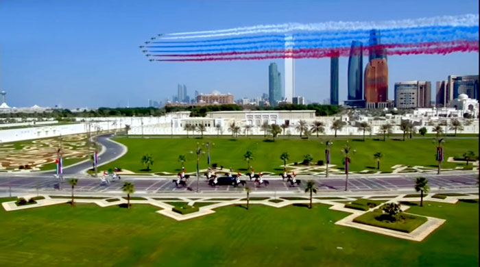Самолёты ВВС ОАЭ нарисовали в небе российский триколор