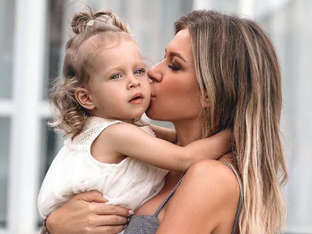 Рита Дакота с дочкой Мией