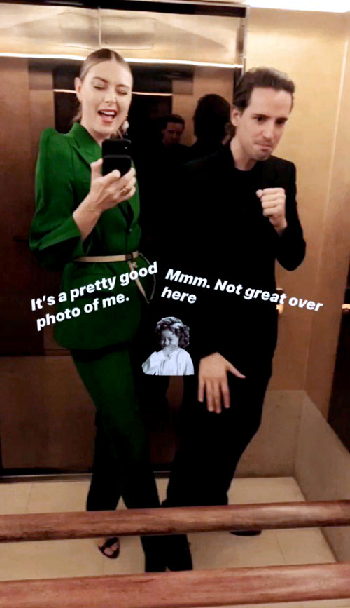 Маша вполне довольна селфи, но Александр Гилкс не рад месту съёмки