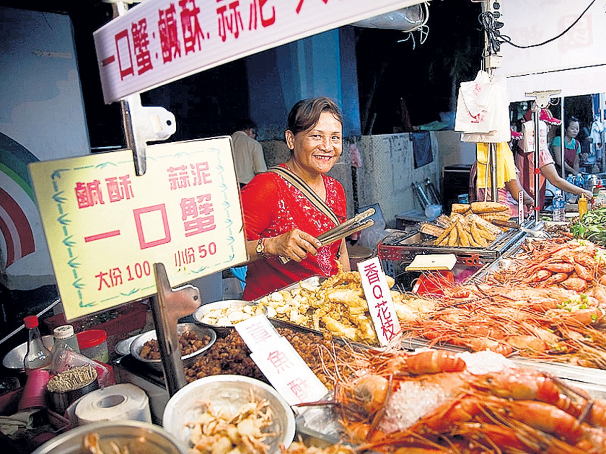 На местных рынках можно от пуза наесться морепродуктами