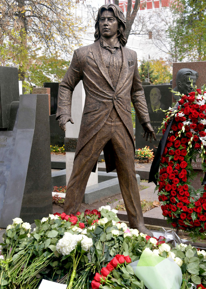 Монумент на Новодевичьем