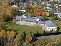 Имение Натальи на Новой Риге раскинулось на несколько гектаров. Фото Руслана Вороного