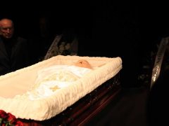 Марк Захаров в гробу