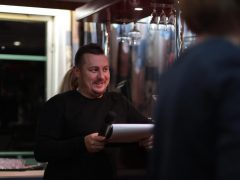 Ведущий «НАШЕго Радио» Игорь Паньков проводит интеллектуальный квиз.