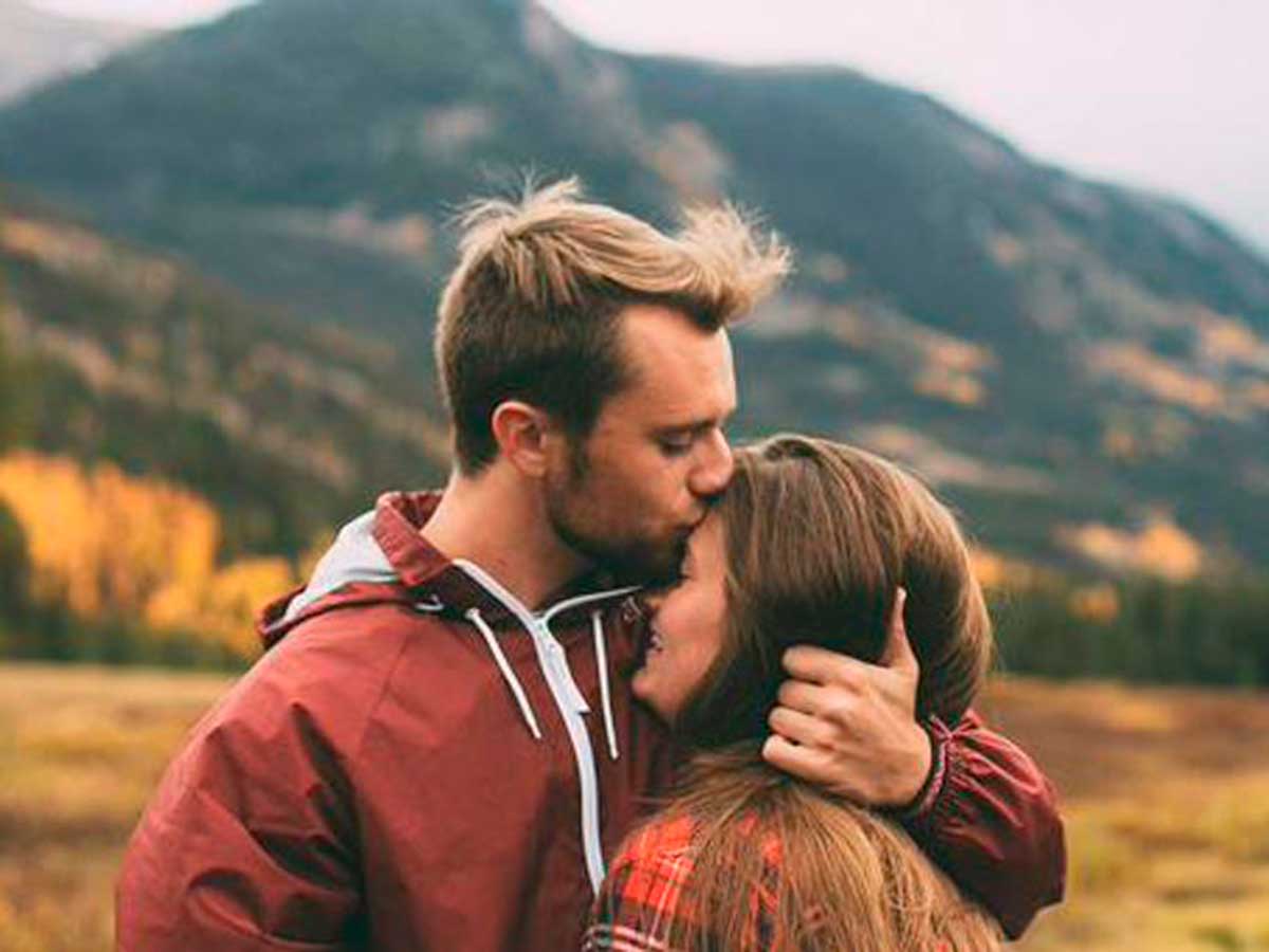 Мужчины, которые целуют жену перед выходом из дома, живут на 5 лет дольше