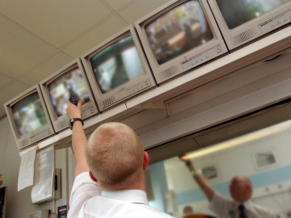 Японцы будут ловить игроков в игровые автоматы с помощью камер