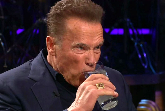 От сомнительной еды сломался даже Железный Арни