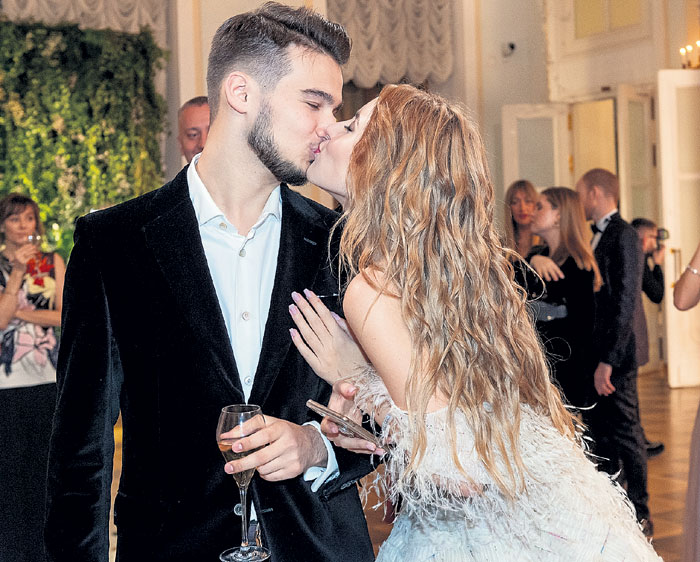 После бокала шампанского Кристину Кесаеву и Тимофея Рахманенко всегда тянет на поцелуи