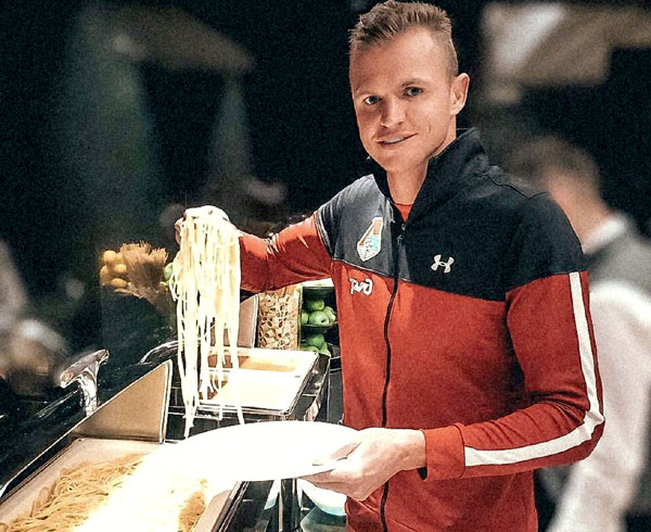 Дмитрий Тарасов не против щедрой порции спагетти с тёртым сыром