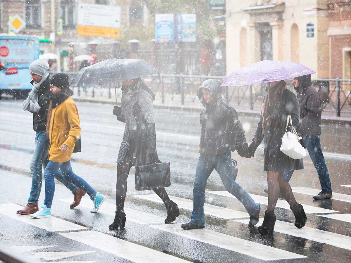 Погода: прогноз предвещает в Москве ливень и ураганный ветер