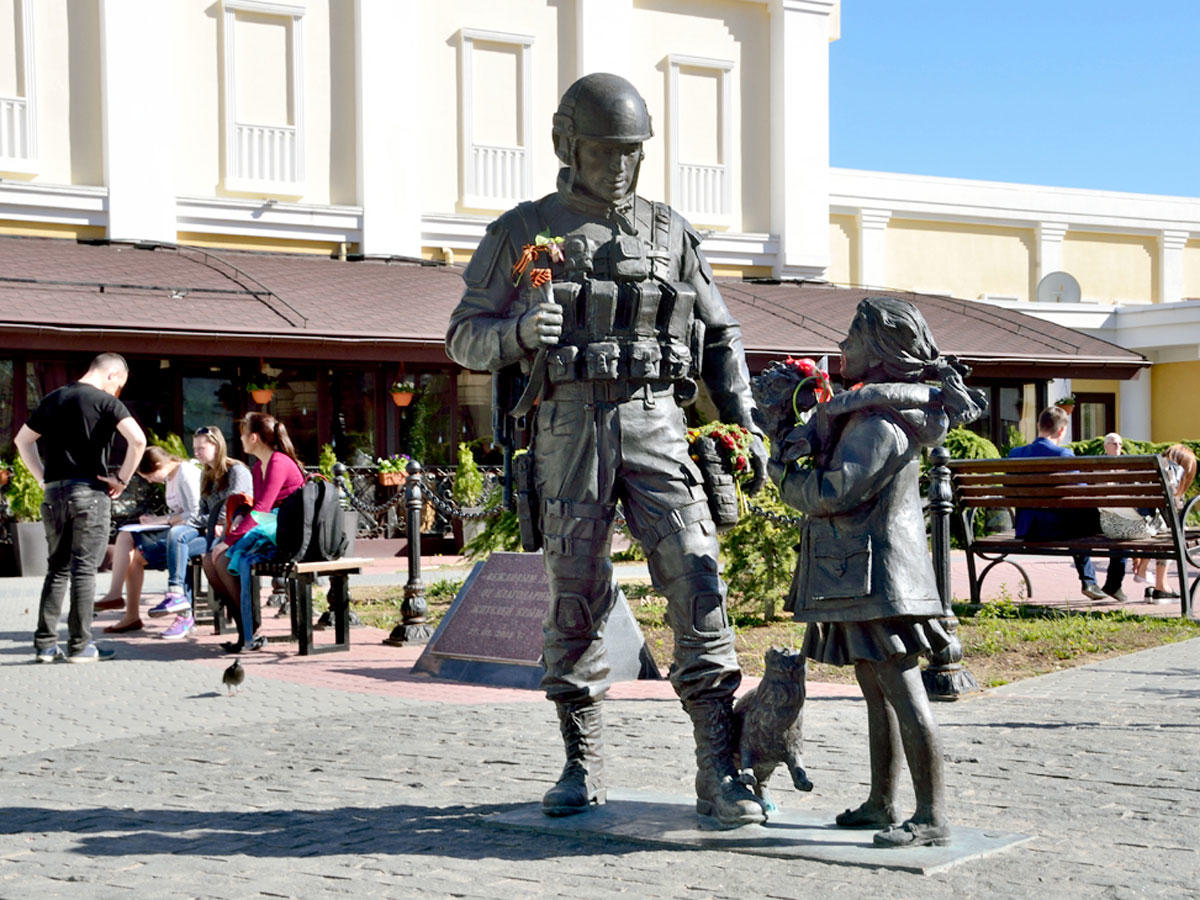 Памятник «вежливым людям» в Симферополе