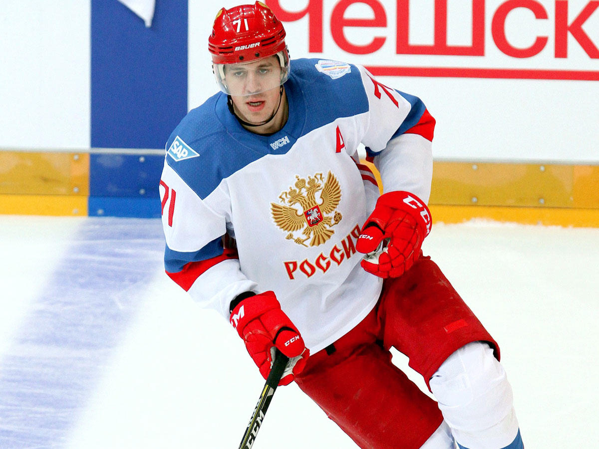 Евгений, живя в США, сделал так, как ему удобно