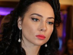 НАСТАСЬЯ САМБУРСКАЯ