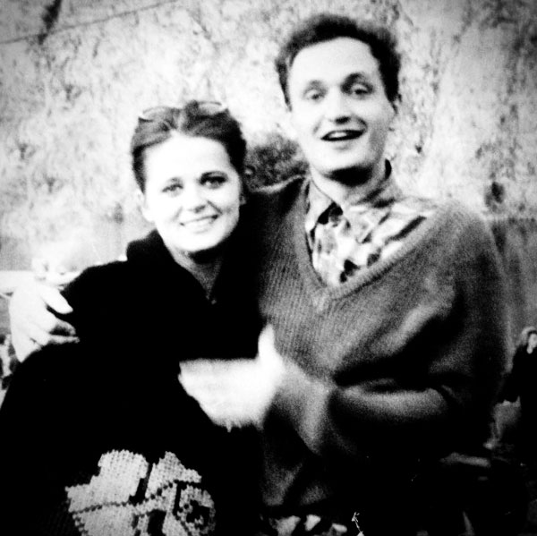 С женой настоящей