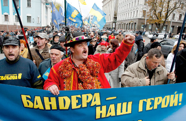 Украинские нацисты теперь ходят парадом по Крещатику