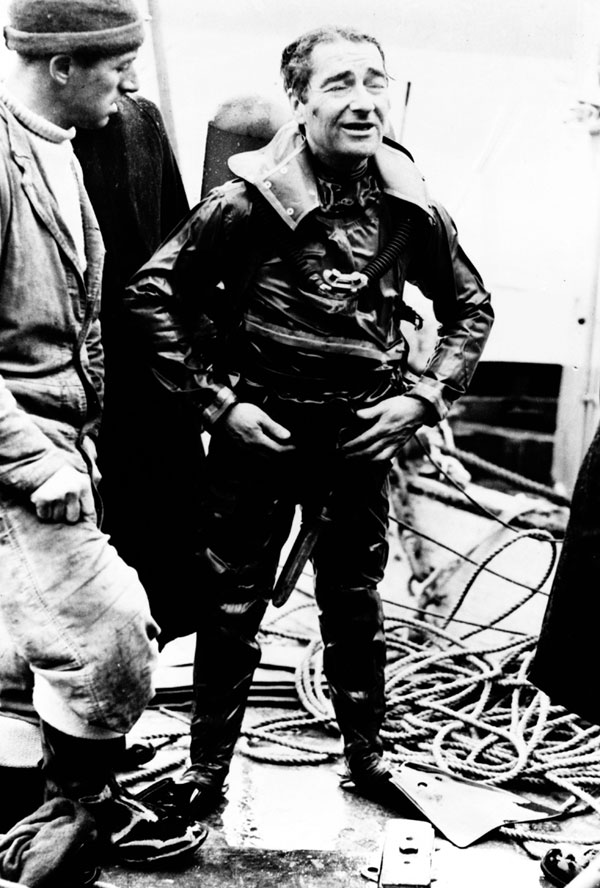 Легендарный боевой пловец Лайонелл Крэбб пустил на дно немало кораблей, но наш крейсер ему оказался не по зубам