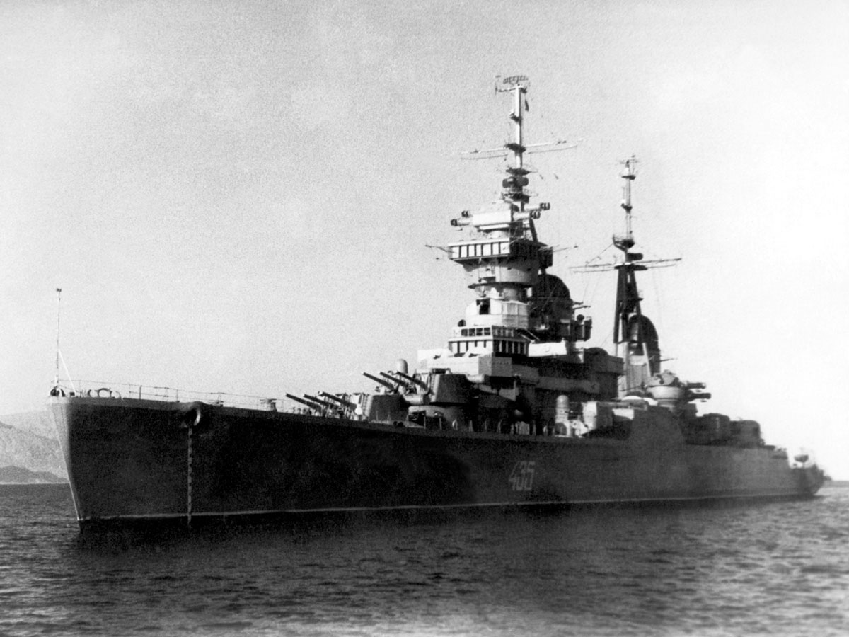 «Орджоникидзе» в середине 50-х был гордостью нашего военно-морского флота и вызывал жгучий интерес западных разведок