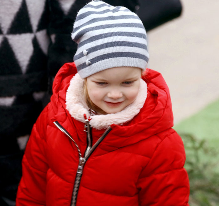 Внучка Оля - очень артистичная девочка