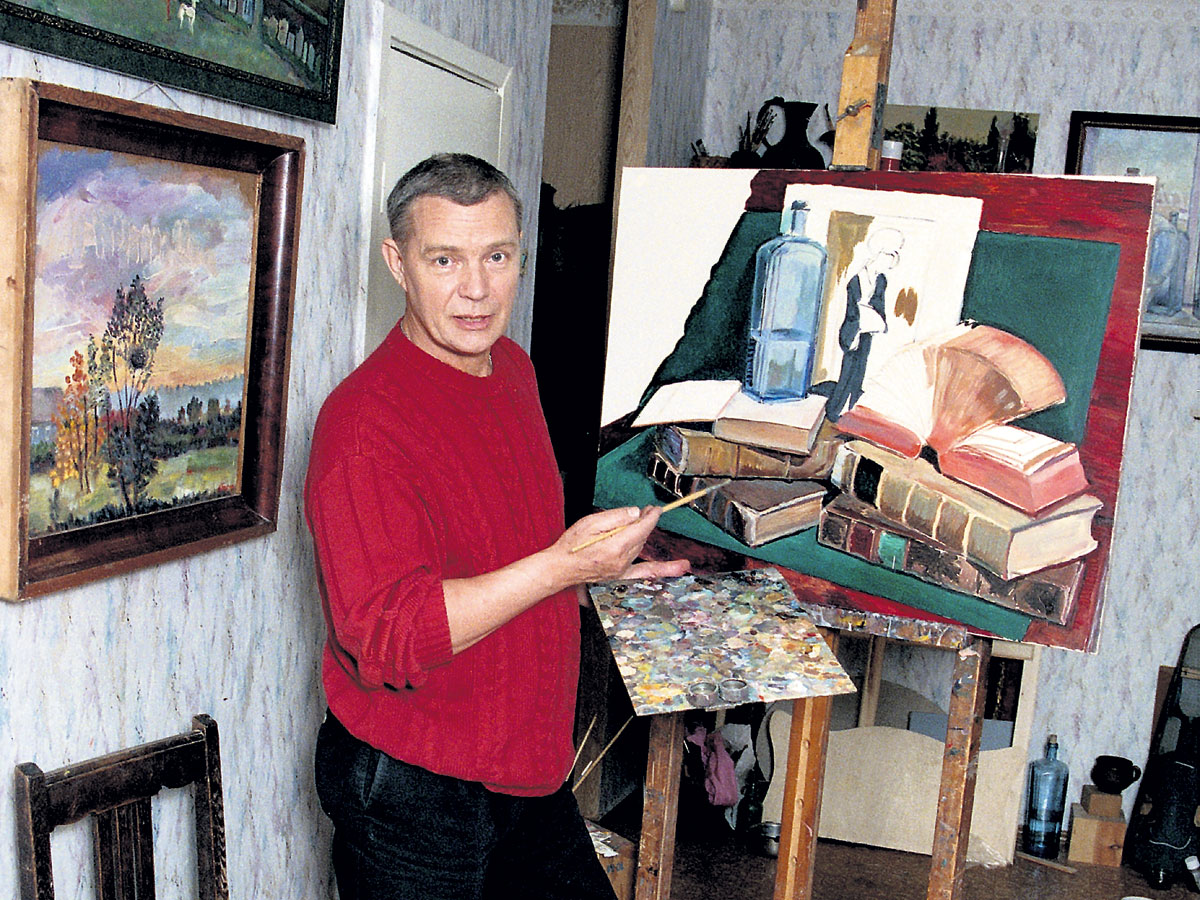Лев Георгиевич часто работает в жанре натюрморта и пишет любимую модель - бутыль