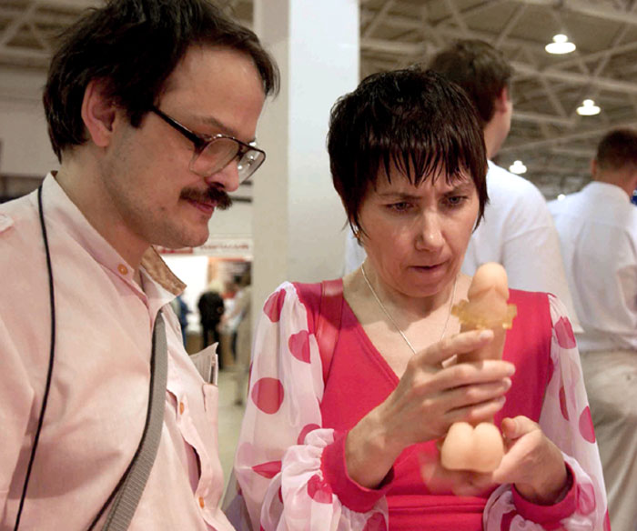 Далеко не все супруги ходят вместе в магазины для взрослых