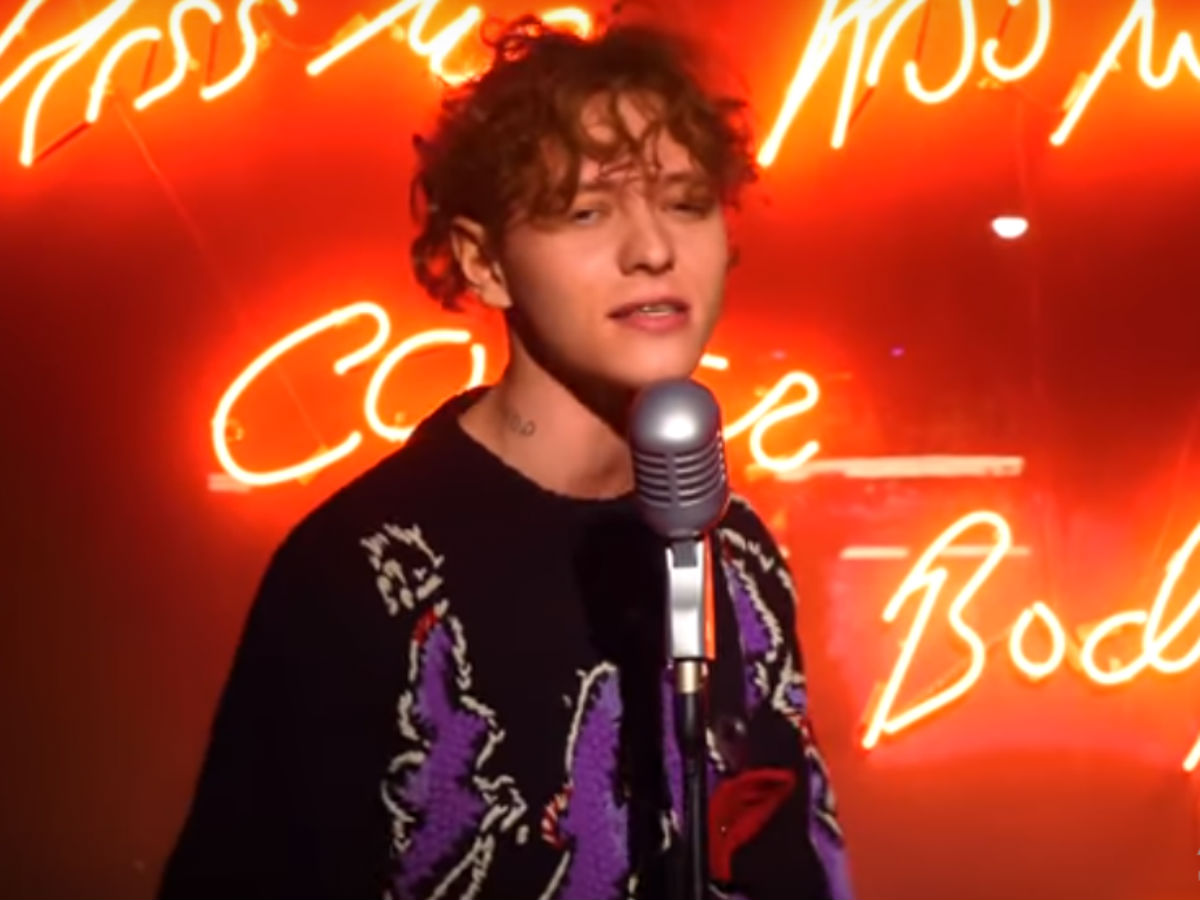 Певец Шарлот