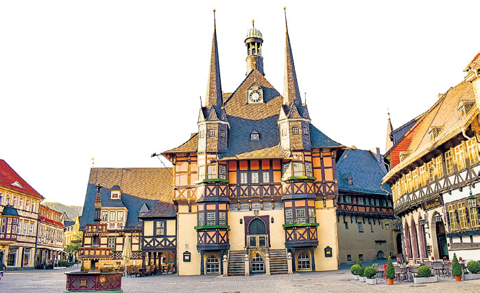 Городская ратуша Вернигероде, на крыльце которой бургомистр и его свита обсуждали войну с Англией