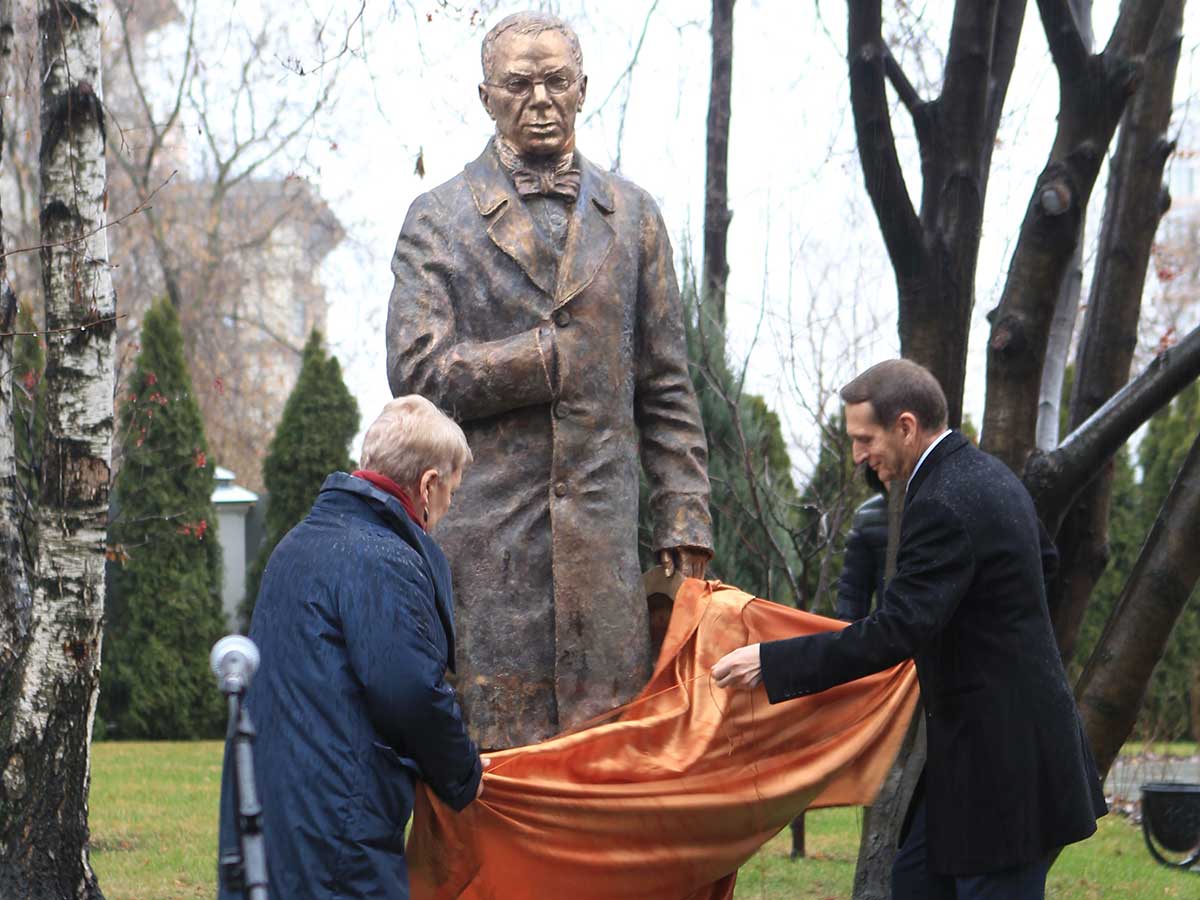 Главный разведчик России открыл памятник князю