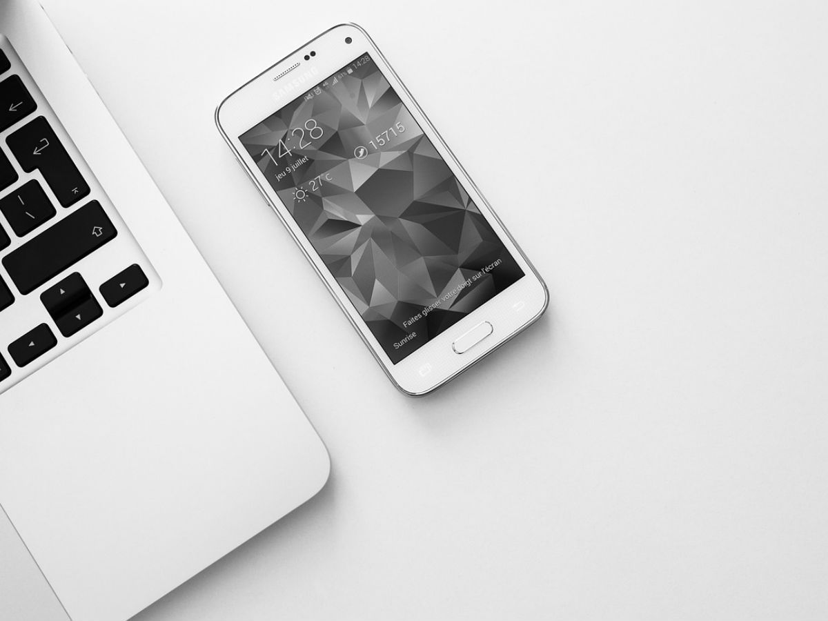 смартфон и ноутбук