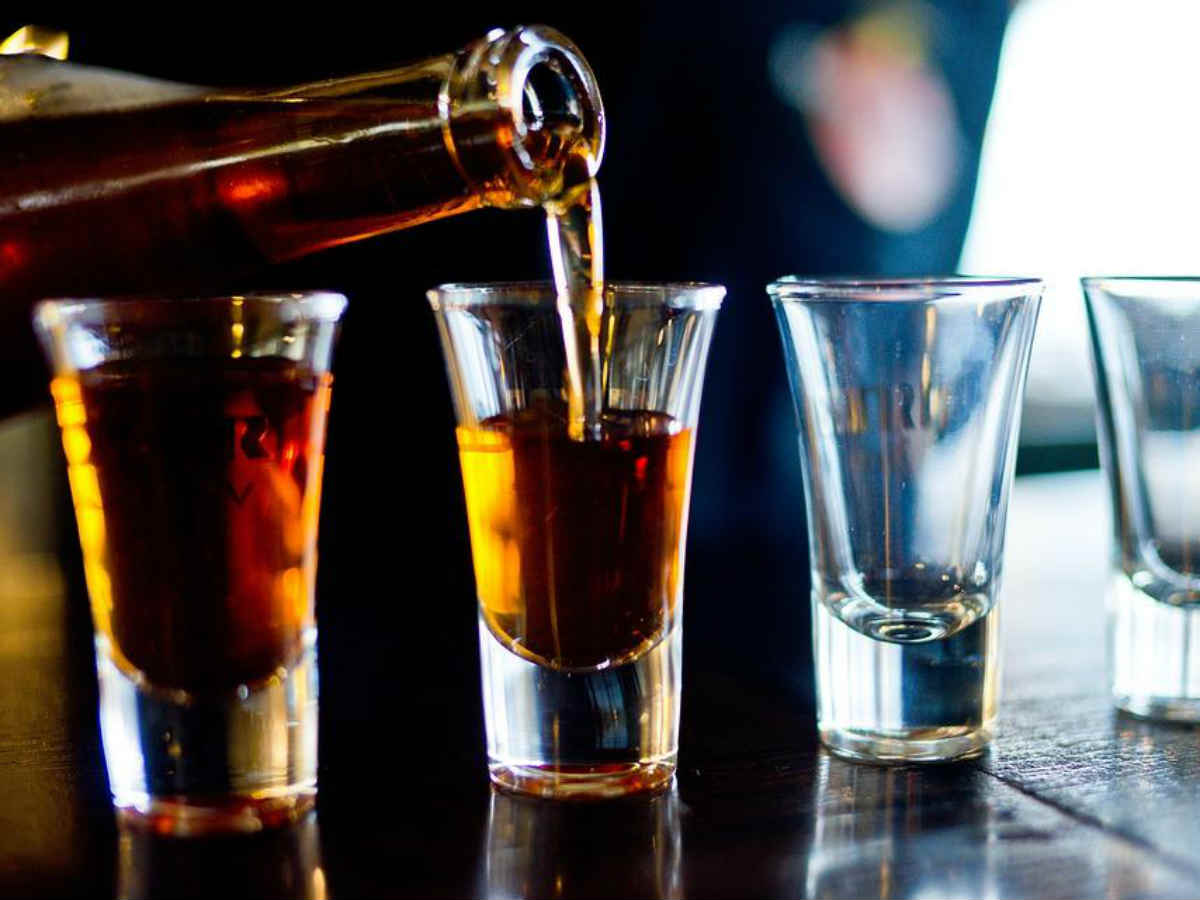 Ученый предупредил о «волне алкоголизации» после самоизоляции.