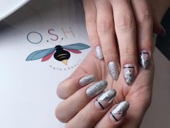 Маникюр на Новый год. Фото: Instagram**.com/ogorodnikova.stylist