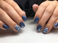 Новогодний маникюр. Фото: Instagram**.com/ss.nails1