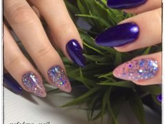 Маникюр на Новый год. Фото: Instagram**.com/nefedeva_nail