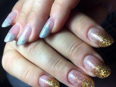 Маникюр на Новый год. Фото: Instagram**.com/kulakovamanicure