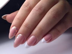 Маникюр на Новый год. Фото: Instagram**.com/ksyu_nails.dnepr