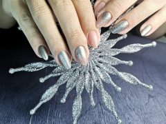 Новогодний маникюр. Фото: www.Instagram**.com/shengeliyalali