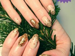 Маникюр на Новый год. Фото: Instagram**.com/nagelstudioas