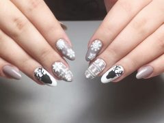 Новогодний маникюр. Фото: Instagram**.com/byhanova_nail