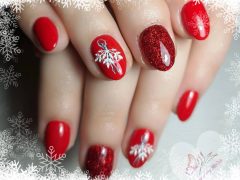 Новогодний дизайн ногтей. Фото: Instagram**.com/nechtymirka