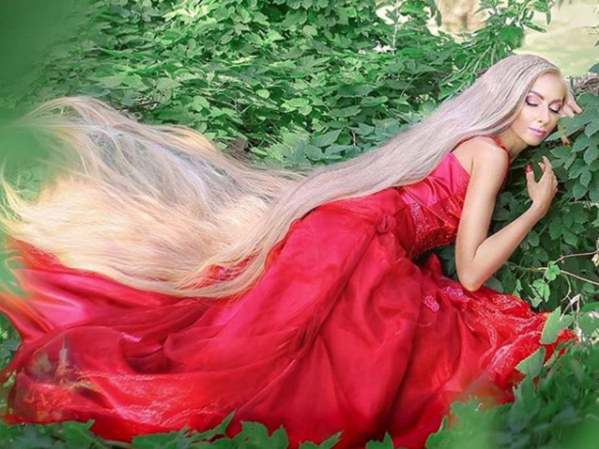 Алена Кравченко длинные волосы