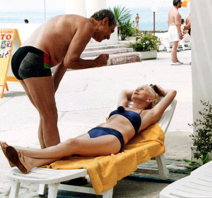 Брак Светланы Немоляевой и Александра Лазарева считается в киносреде примером для подражания. Актёры прожили вместе 51 год. «Мы одновременно делали шаг навстречу», - объяснял супружеское долголетие Лазарев