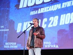 Антон Долин****