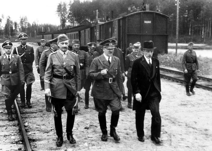Густав Маннергейм, командующий финской армией, Адольф Гитлер и президент Финляндии Ристо Рюти в начале Второй мировой войны