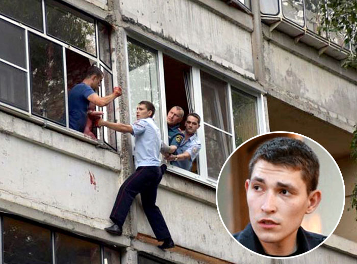Мартынов проник в квартиру через соседний балкон и вместе с коллегами обезвредил безумца